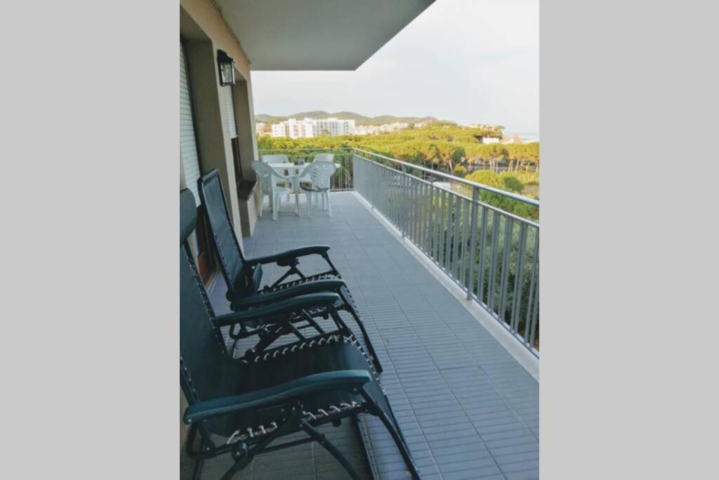 Apartamento Con Terraza En La Playa De La Fosca Palamos Bagian luar foto