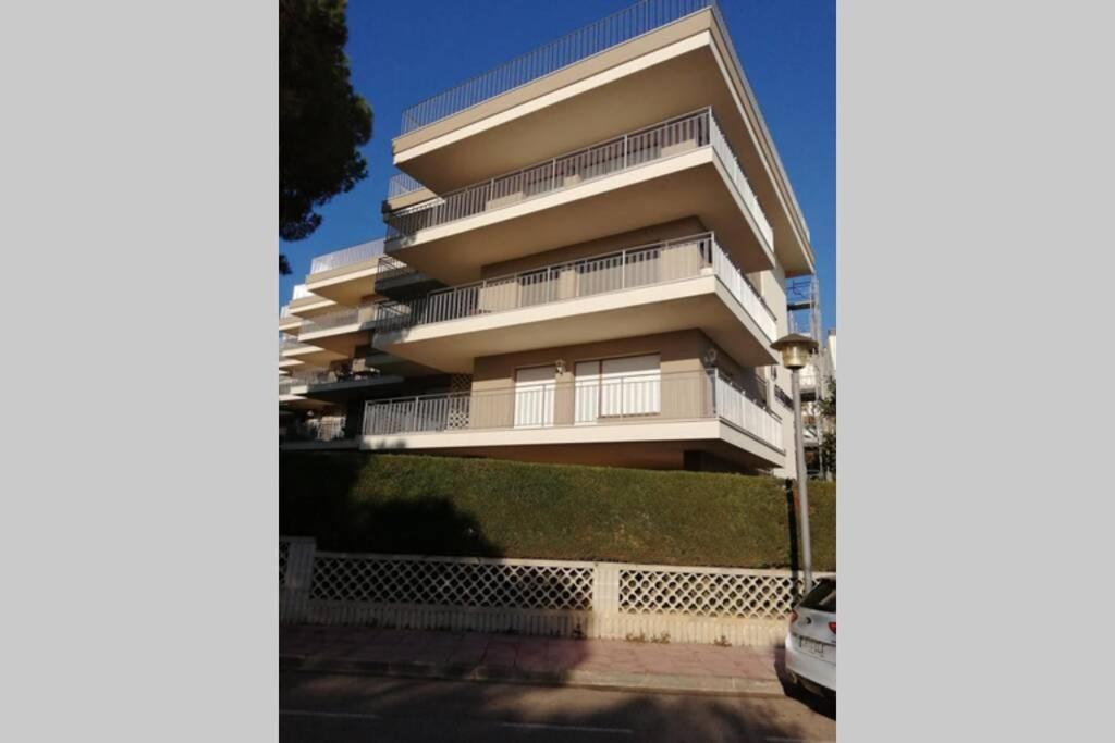 Apartamento Con Terraza En La Playa De La Fosca Palamos Bagian luar foto