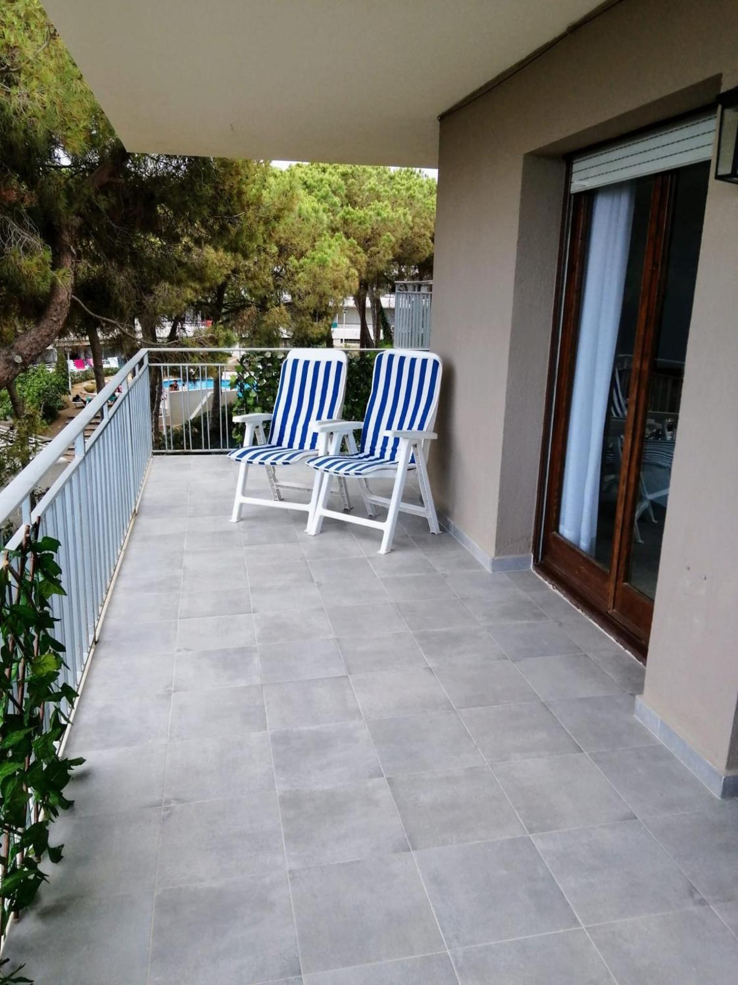 Apartamento Con Terraza En La Playa De La Fosca Palamos Bagian luar foto